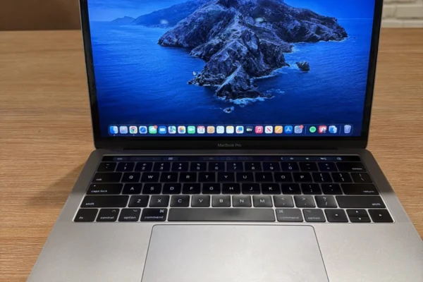 Apple MacBook Pro 15.4″ (1TB HDD, Intel Core i7, 3.1GHz, 16GB RAM, AMD Radeon